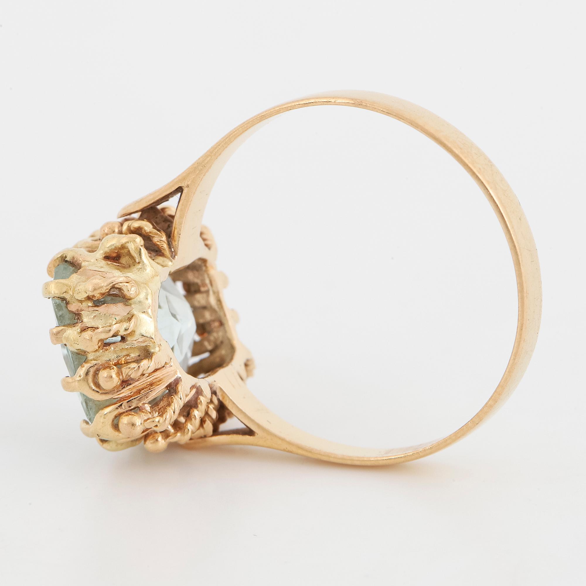 RING, guld med akvamarin.