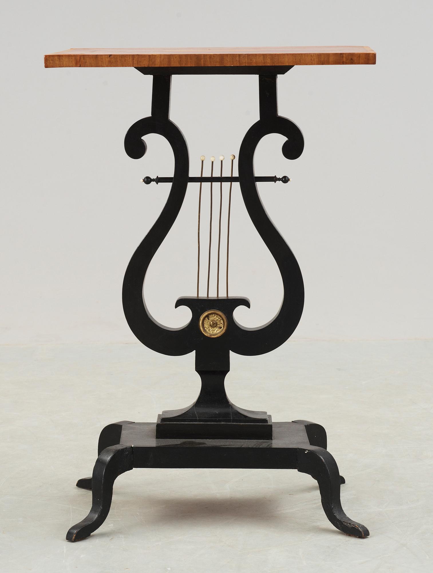 BORD, Karl-Johan, 1800-talets första hälft.
