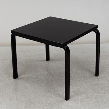 ALVAR AALTO, bord samt två stolar modell 69, Artek.