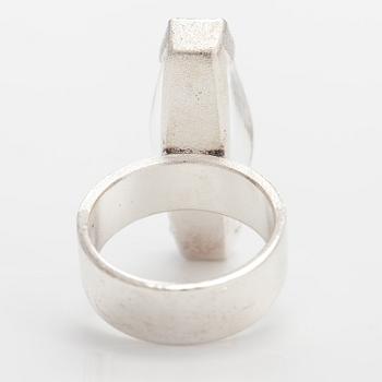 Björn Weckström, Ring "Luminoso", sterlingsilver, munsteinerslipad bergskristall. Lapponia 2009.