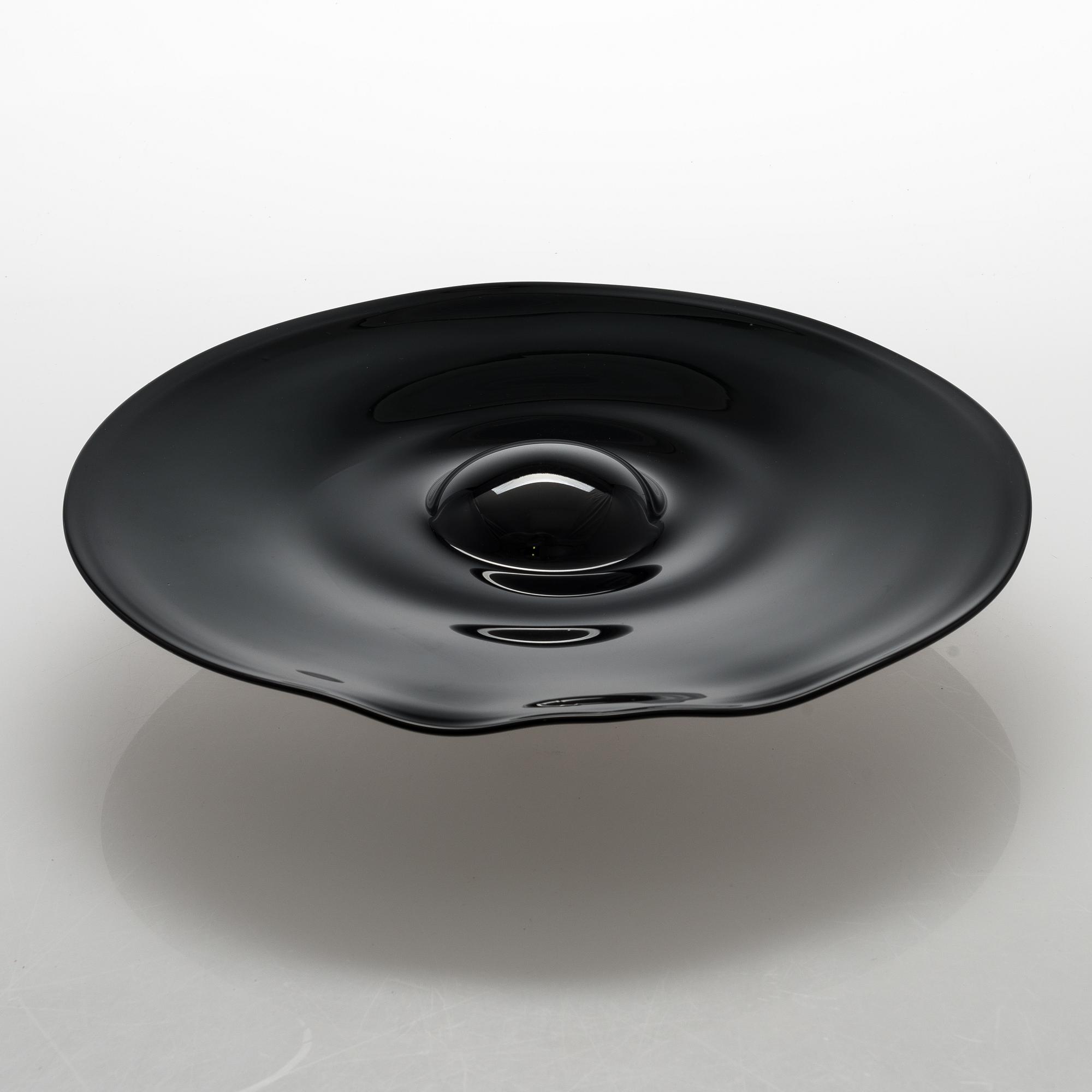 Brita Flander, glasskulptur, "Eclipse forever", signerad B.F/U.S. Notsjö Nuutajärvi 1990.