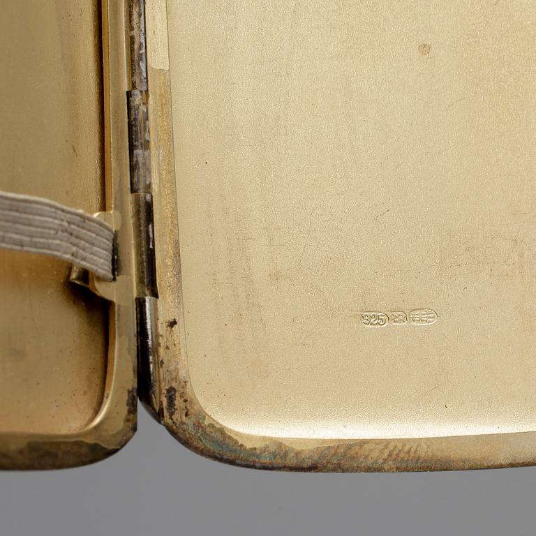 CIGARETTETUI, silver och emalj, David Andersen, Norge, omkring 1900. Total vikt ca 102g.