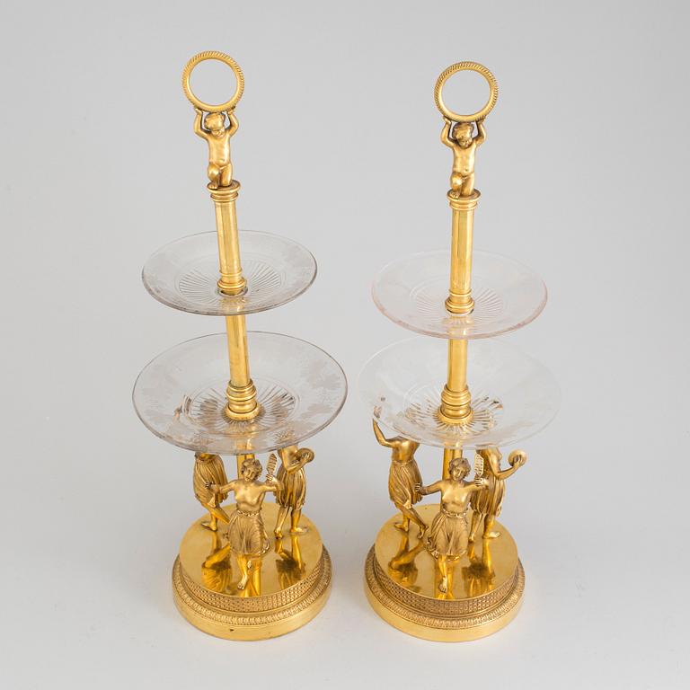 ETAGERER, ett par, empirestil, 1800-talets slut.