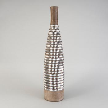 INGRID ATTERBERG, golvvas, lergods, "Pepita", tillverkad 1954-57.