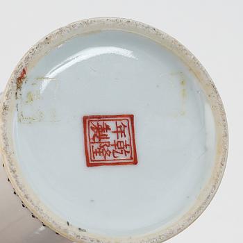 A Chinese republic style porcelain vase, 20th Century.