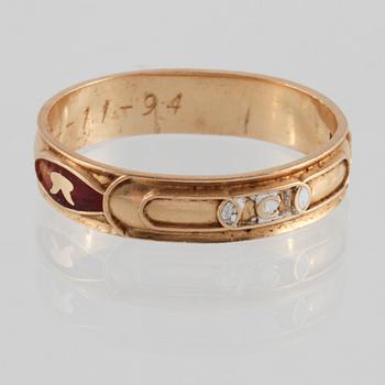ODD FELOWRING, 18K guld samt emalj, J Johansson, Göteborg, 1994. Vikt 7,2 gram.