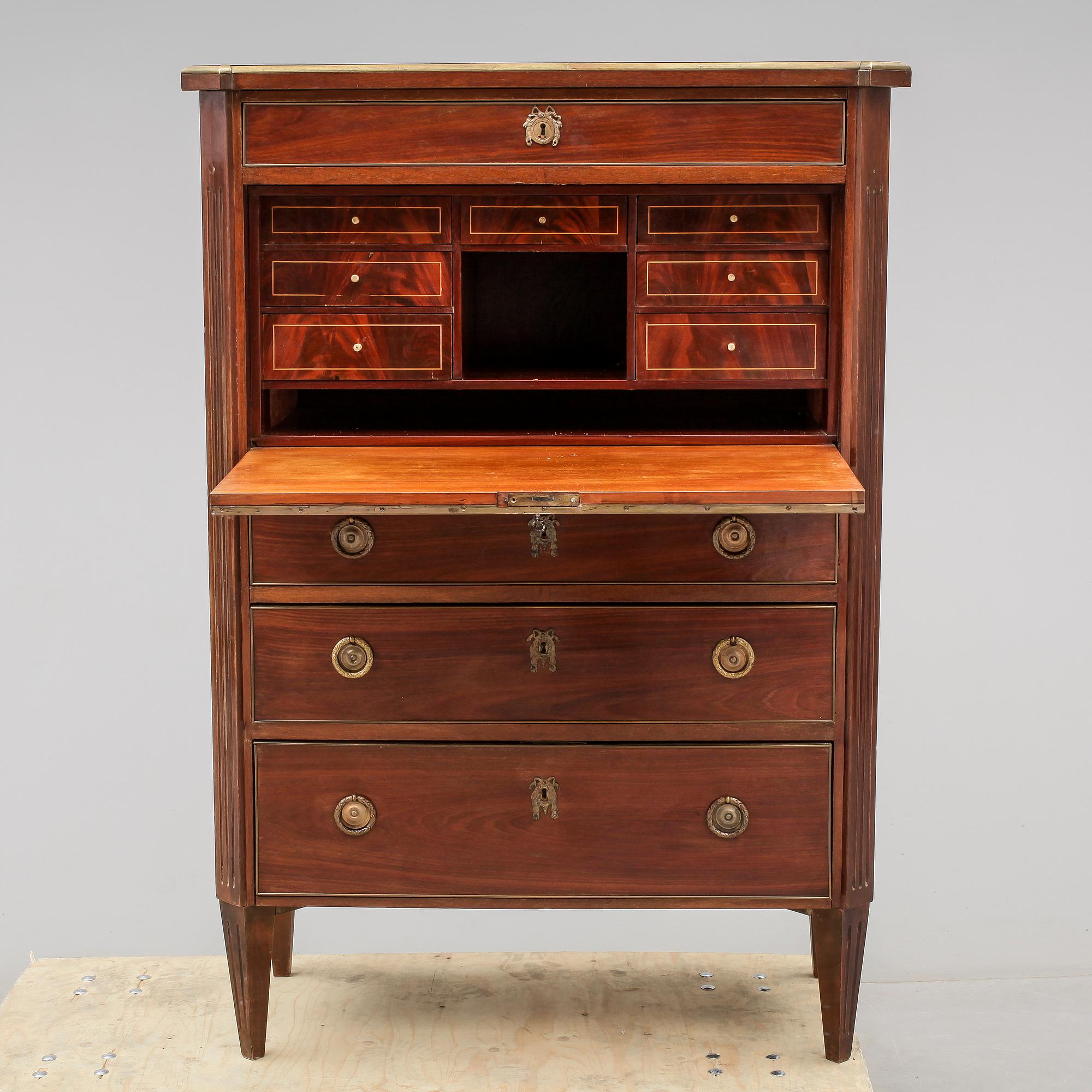 CHIFFONJÉ, sengustaviansk stil, 1800-talets slut.