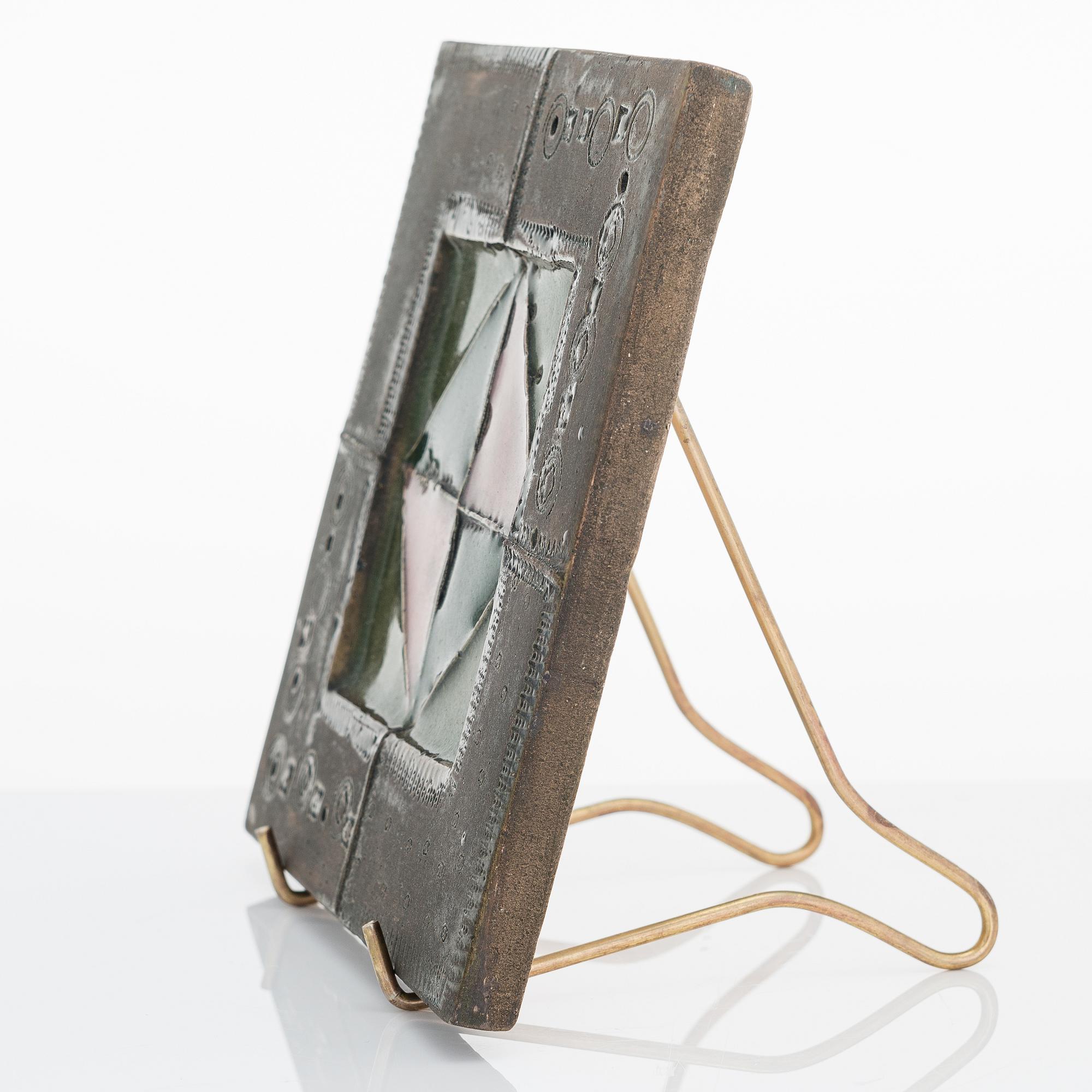 RUT BRYK, reliefi, kivitavaraa, signeerattu BRYK.