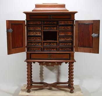 KABINETTSKÅP, barockstil, 1800/1900-tal.