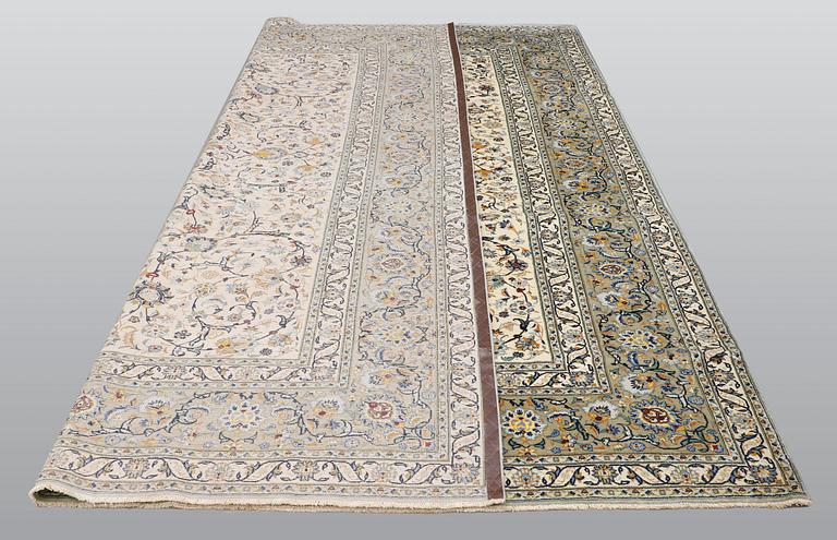 A carpet, Kashan, ca 389 x 295 cm.