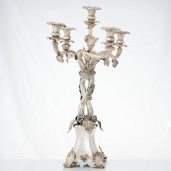 Gustaf Möllenborg-Féron, kandelabrar för fem ljus, ett par, silver, Stockholm 1858. Nyrokoko.