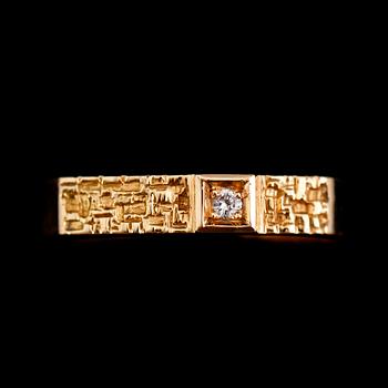 RING, 18 k guld, svenska stämplar 1984, briljant 0.02 ct enligt gravyr.
