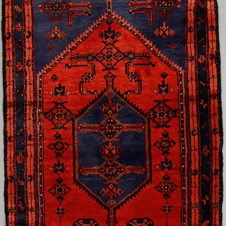 MATTA, Hamadan, ca 290 x 110 cm.