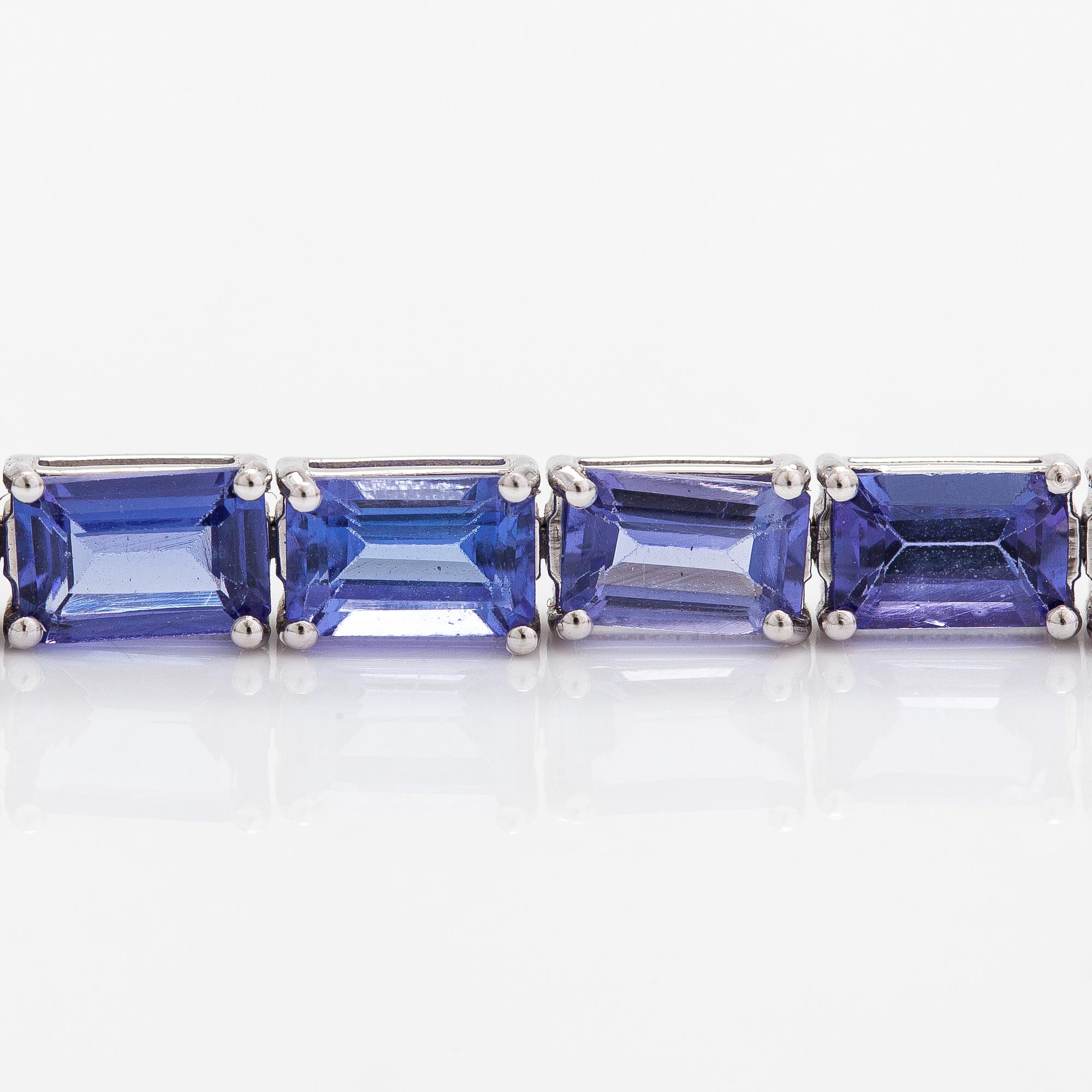 A 14K white gold bracelet with tanzanites. With Gemological center certificate.