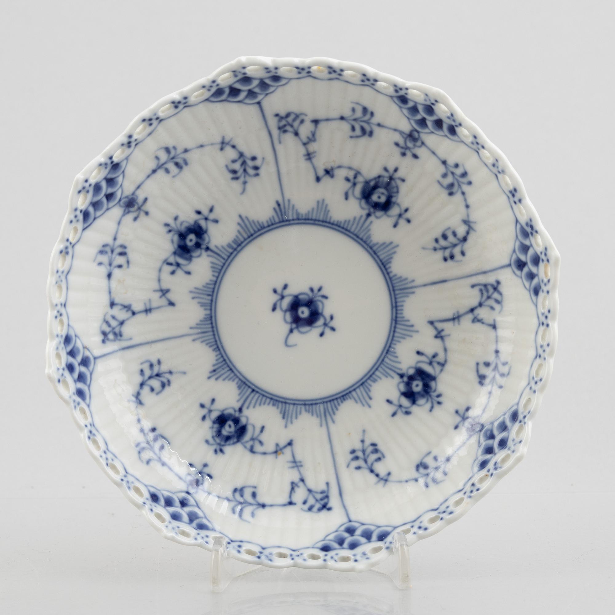 Royal Copenhagen, a 49-piece "Blue Fluted" porcelain service, half and full lace, Denmark.