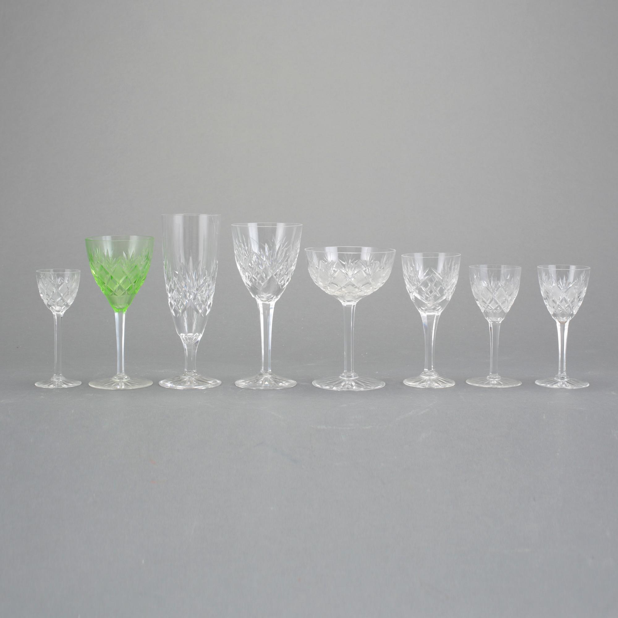 GLASSERVISDELAR, olika modeller, totalt 102 st.