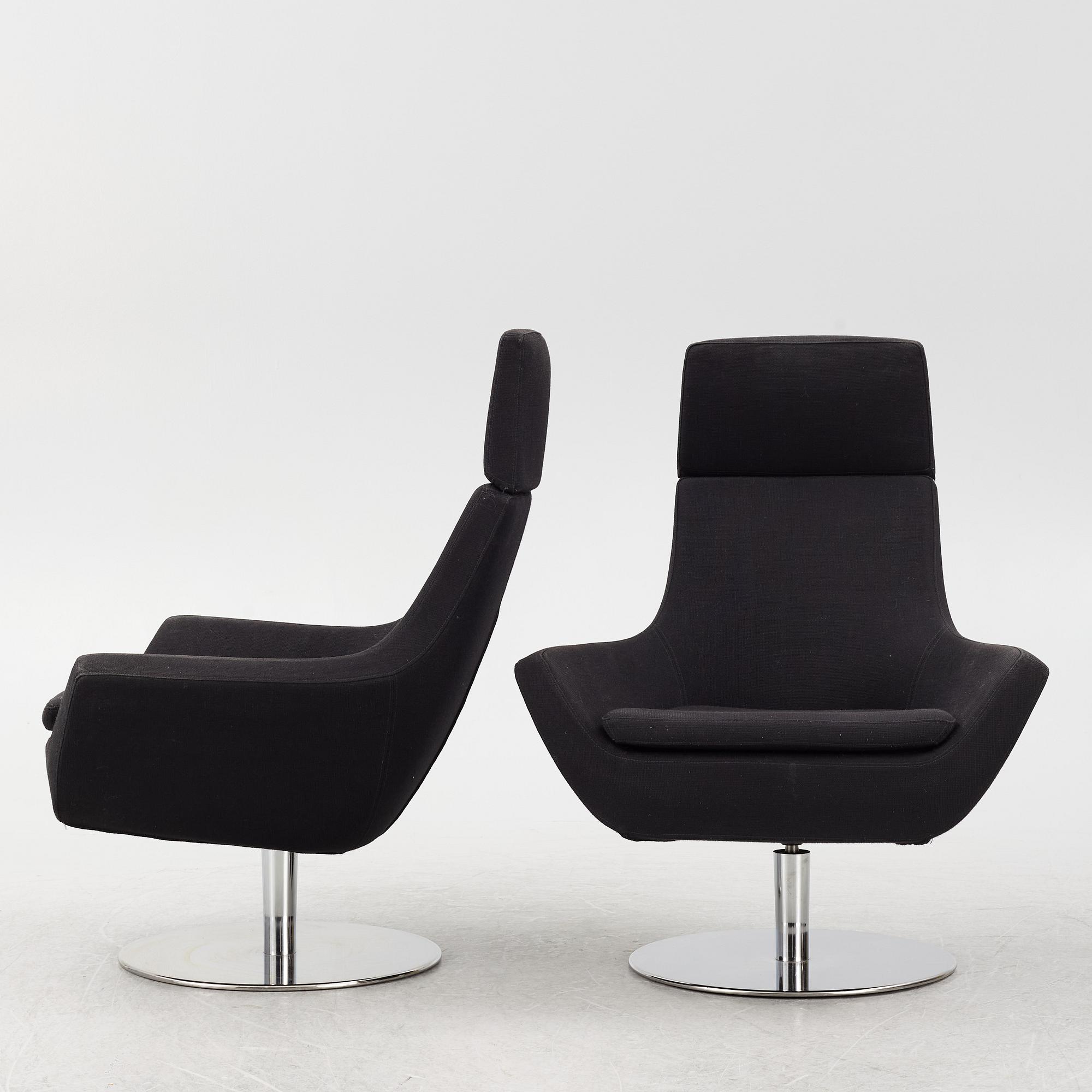 Roger Persson, fåtöljer ett par, "Happy Swing", Swedese. 2000-tal.