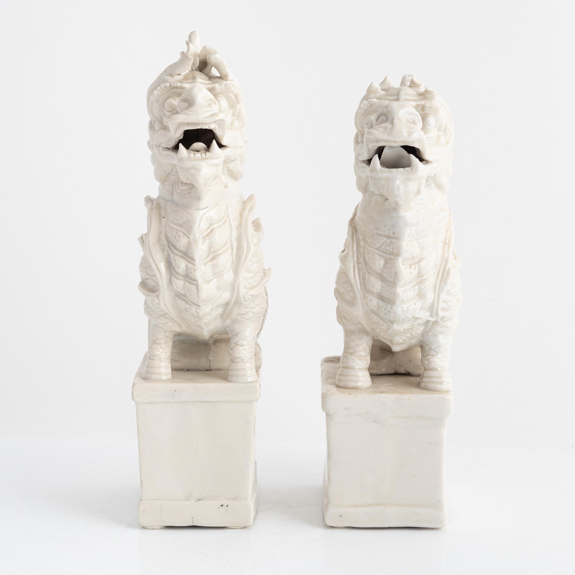 A pair of Chinese porcelain Qilins/ censers, 20th century.