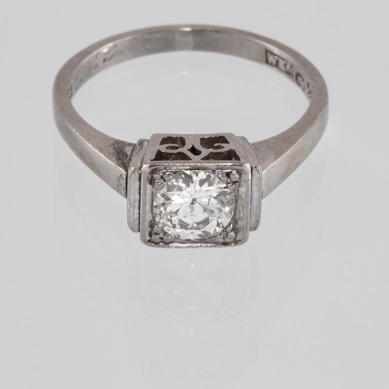 RING, 18K vitguld med äldre briljantslipad diamant, 0.70 ct, stämplad WKN, Göteborg 1956. Vikt 4,8 g.