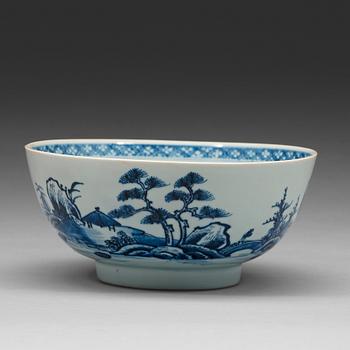 475. A blue and white bowl, Qing dynasty, Qianlong (1736-95).