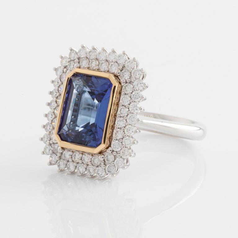Ring, cocktail ring with tanzanite and brilliant-cut diamonds.
