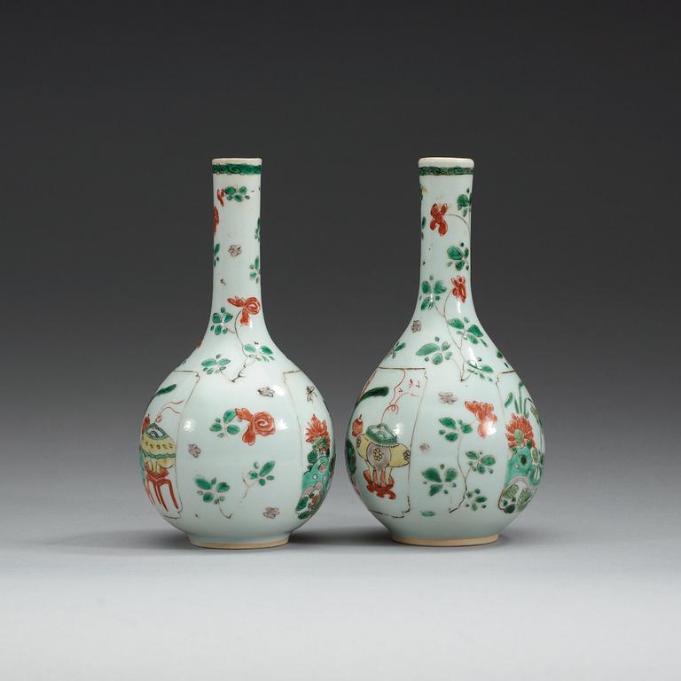 A pair of famille verte vases, Qing dynasty, Kangxi (1662-1722).