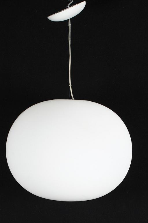 TAKLAMPA, "Glo-Ball", design Jasper Morrison 1999 för Flos, Italien. H 33.