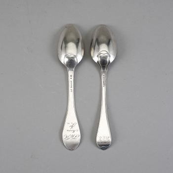 SKEDAR 2 st, silver. Peter Pihl, Västervik 1800 och Johan Samuel Gottfrid Lange, Växjö, verksam 1798-1820. Vikt 134 g.