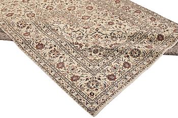 A carpet, Kashan, ca. 340 x 238 cm.