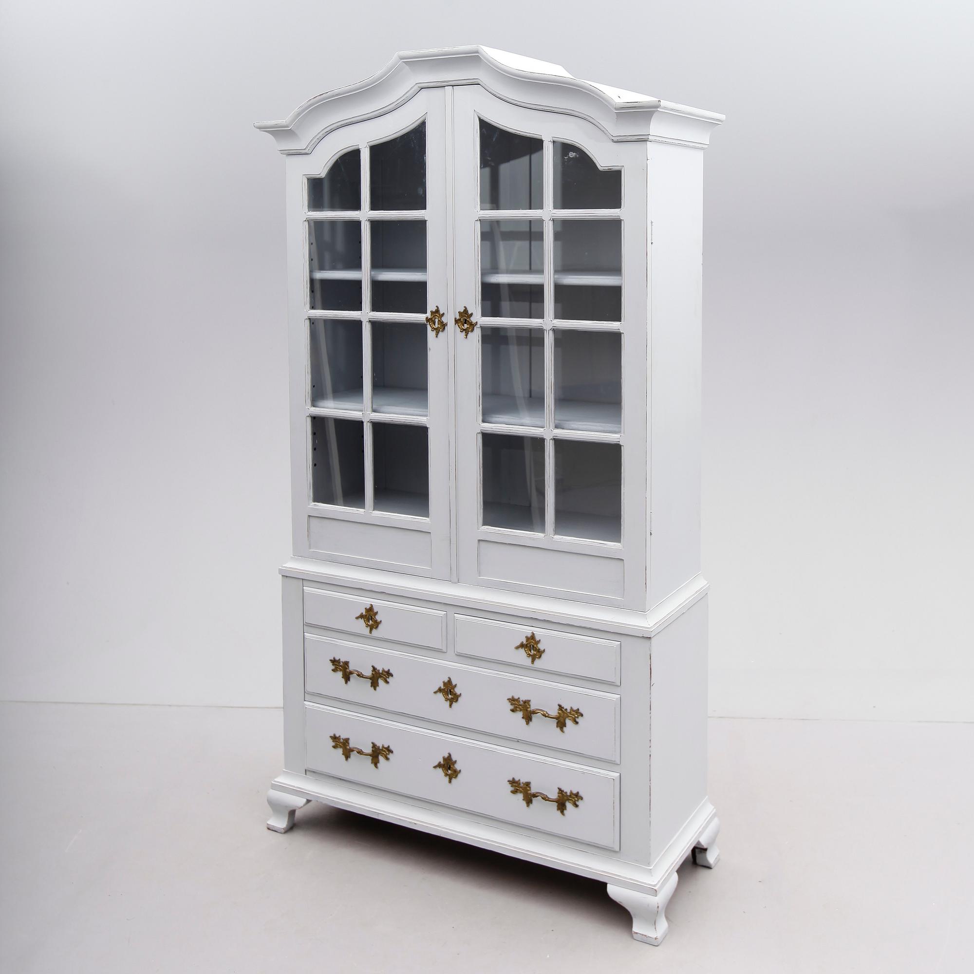 VITRINSKÅP, Åmells, 1900-talets andra hälft.