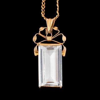 HÄNGE, 18k guld med fasettslipad bergkristall, Stigbert, för Heribert Engelbert, Stockholm, 1943. Vikt 8 g.
