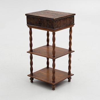 Skrin på benställning, 3 st, barock, 16-/1700-tal.