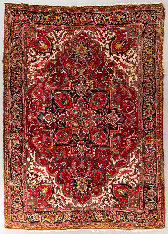 An old Heriz carpet ca 348 x 246 cm.