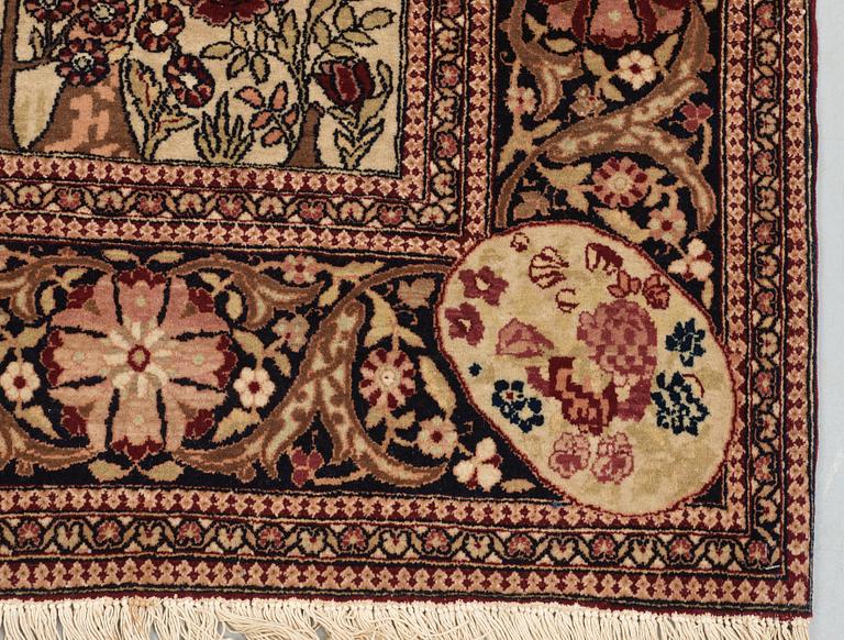 SEMI-ANTIQUE ESFAHAN FIGURAL. 196,5 x 137 cm.