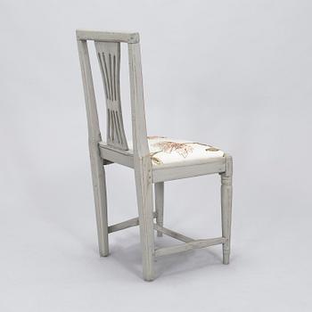 Skrivbord, gustaviansk stil, 1900-tal och stol, gustavianskt provinsarbete, 1700-talets slut.