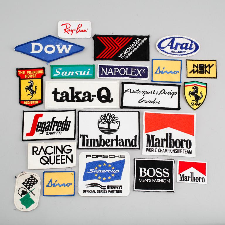 DRÄKTMÄRKEN, olika märken, sent 1900-tal.