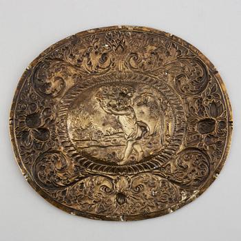 Presenterfat, mässing. Barock, omkring 1700.