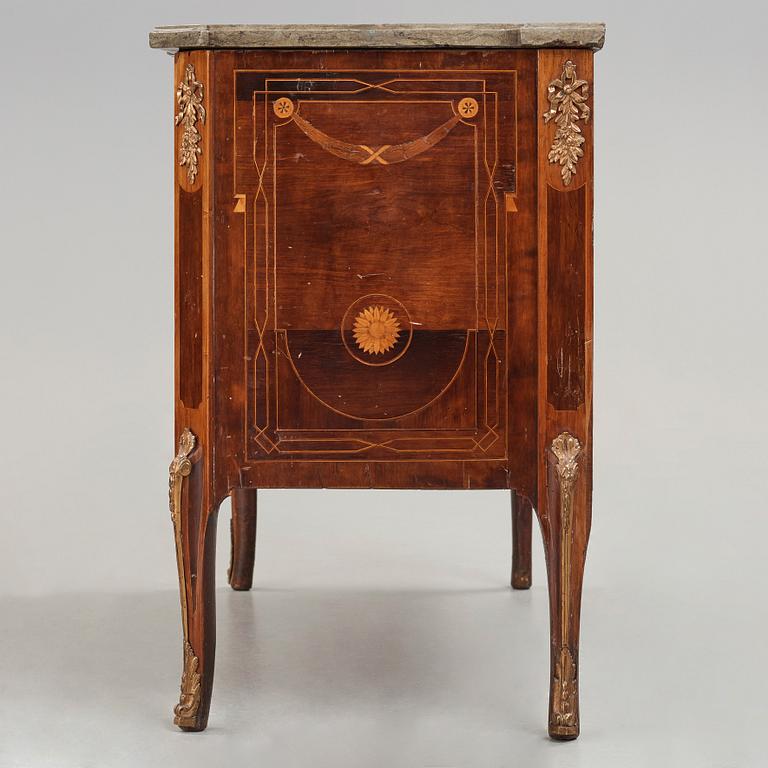A Gustavian late 18th century commode by Anders Lundelius (master in Stockholm 1778-1823), not signed,