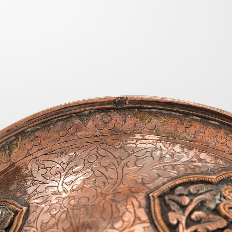 Voiamppupari, Tiibet, kupari, hopeoitu koristelu. 1800-luku.