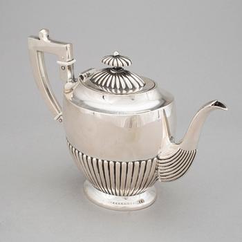 KAFFEKANNA, silver, St Petersburg, 1820-tal. Total vikt 435 g.