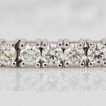 A brilliant-cut diamond bracelet, total gem weight circa 3.70 cts.