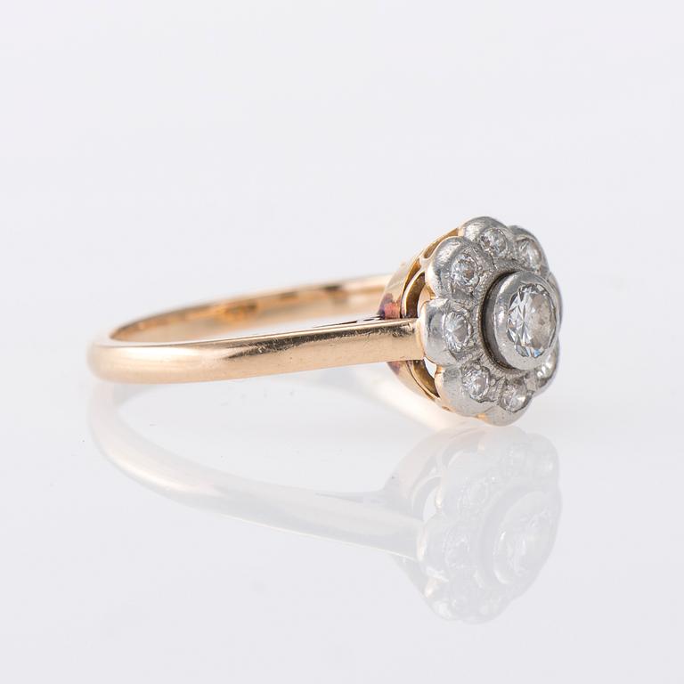 RING, 18K guld, briljantslipade diamanter. Westerback, Helsingfors 1967. Vikt ca 4,0 g.