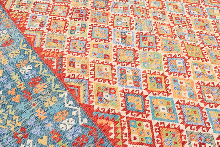 A CARPET, Kelim, ca 406 x 308 cm.