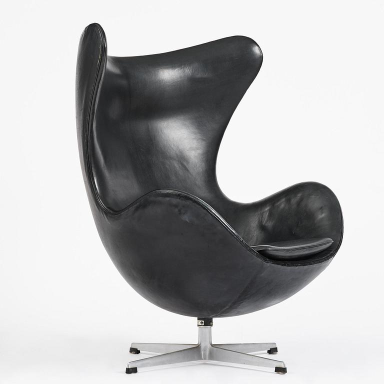 Arne Jacobsen, an "Egg" armchair, Fritz Hansen, Denmark, 1964.