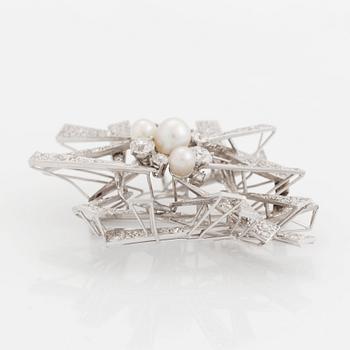 An 18K white gold brooch set with cultured pearls and round brilliant-, eight- and rose-cut diamonds.