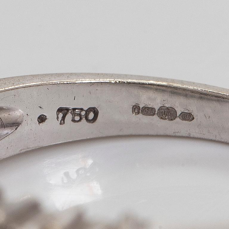 Ring, briljantslipade diamanter, 18K vitguld, England.