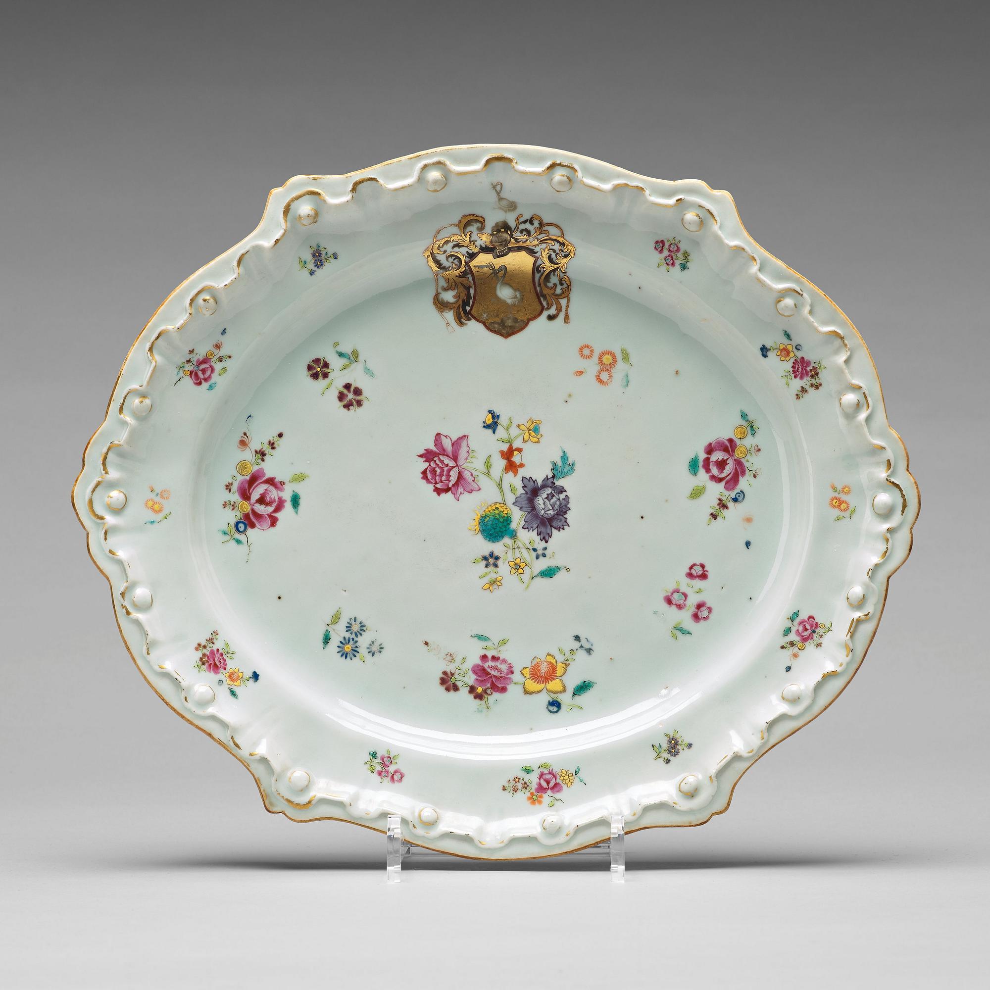TERRINFAT, vapenporslin. Qingdynastin, Qianlong (1736-95).