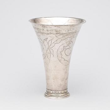 BÄGARE, silver, Conrad Heitmüller, verksam 1735-1779 i Nyköping. Vikt ca 311g.