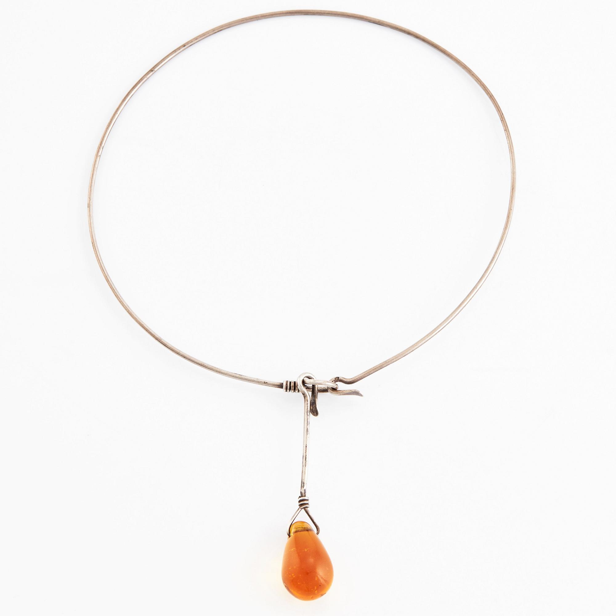Collier, silver med glasdroppe, sannolikt 1950-tal.