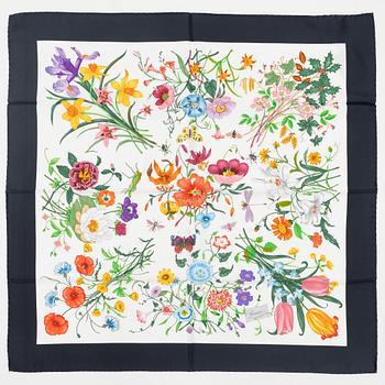 Gucci, a 'Flora' twill silk scarf.